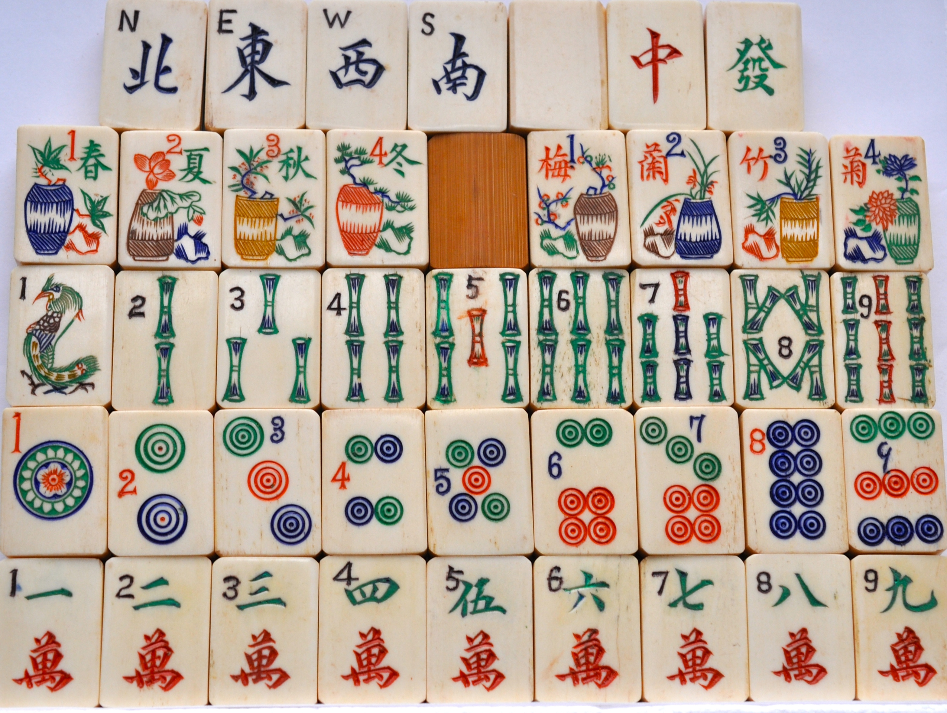   This is a wonderful bone and bamboo Mahjong set, with thick bone...