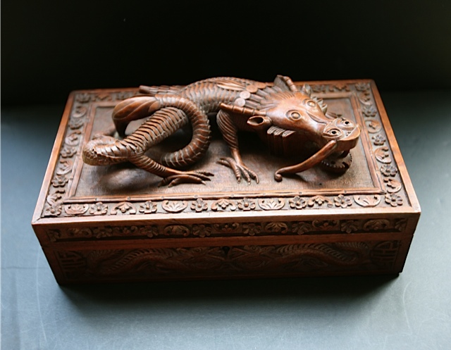 ANTIQUE MAHJONG SET IN CARVED WOODEN BETEL NUT BOX