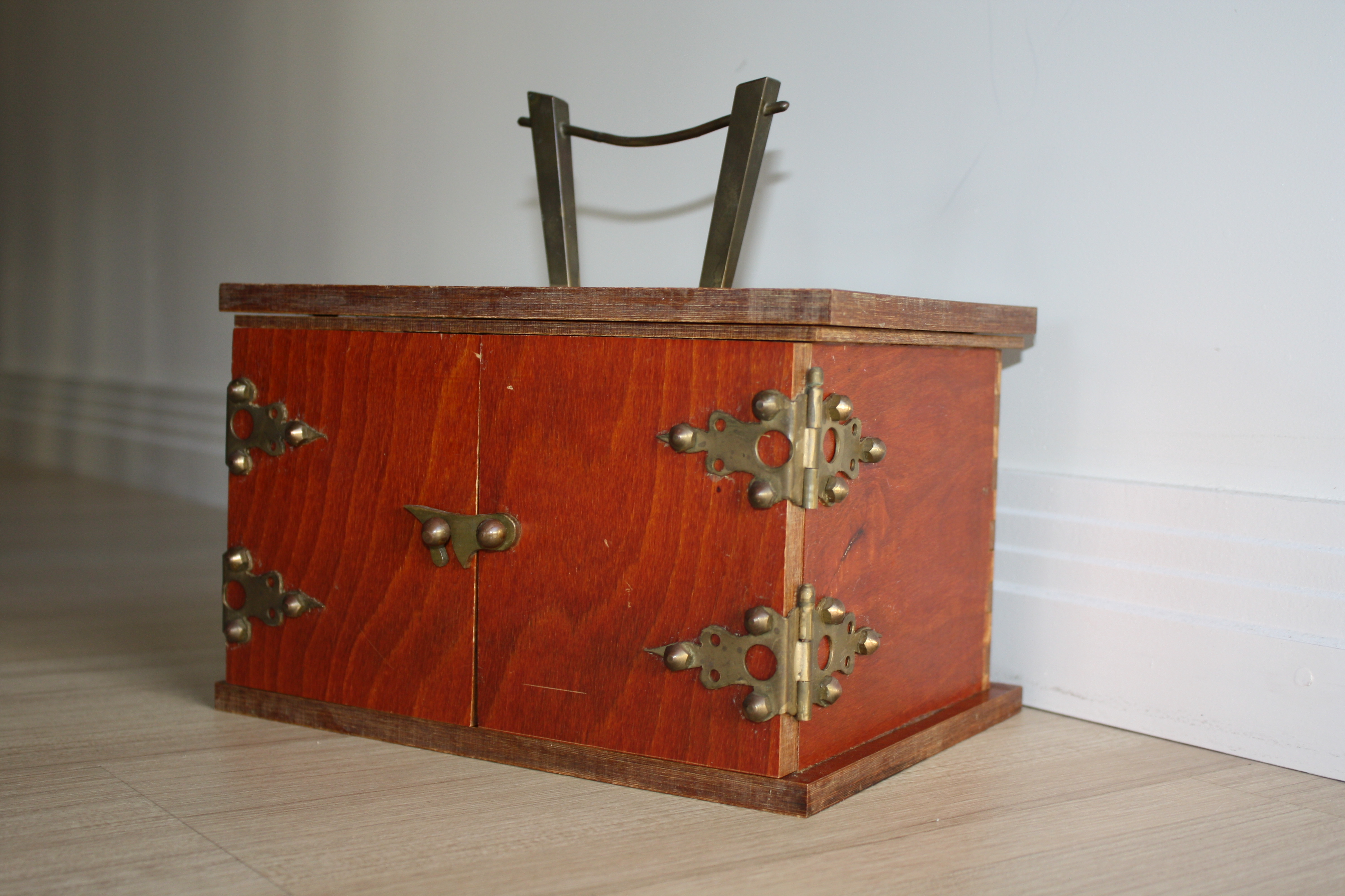 Jumbo Asian Ivory Mahjong Tiles in a Wood Box - Where the Winds Blow