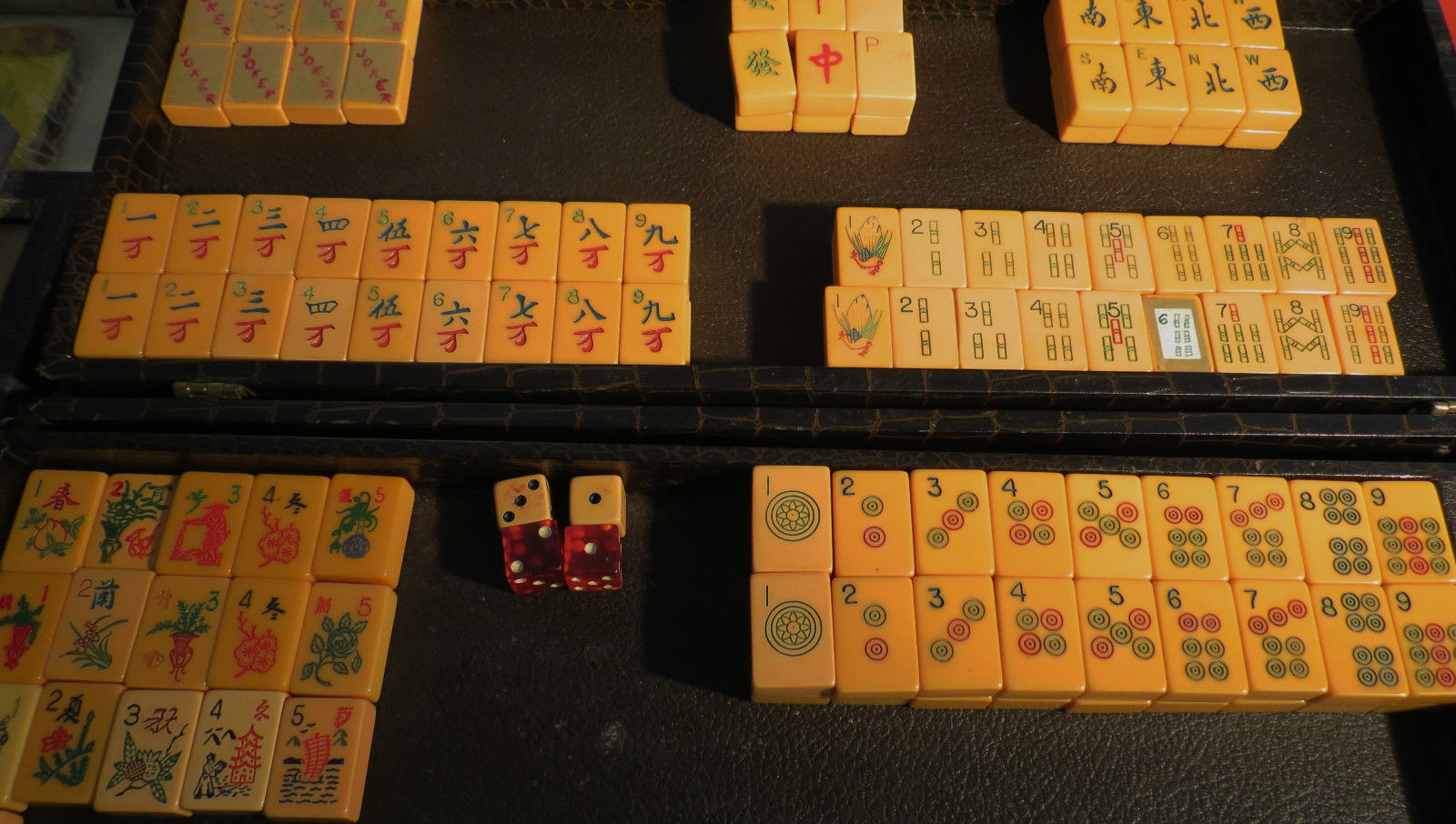 Vintage Mahjong Set Butterscotch Bakelite Tiles Coins Racks 