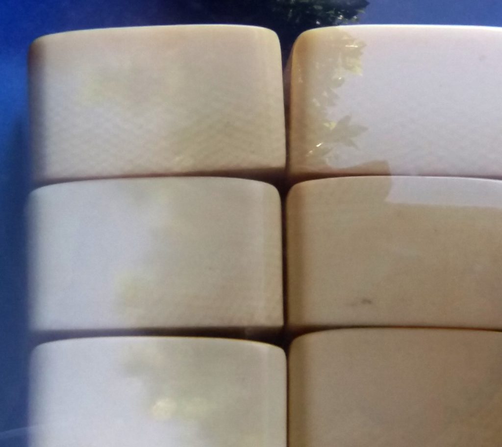 White Swan Mahjong Set Pushers Not Included Gold Aluminum Case Ivory Tiles 